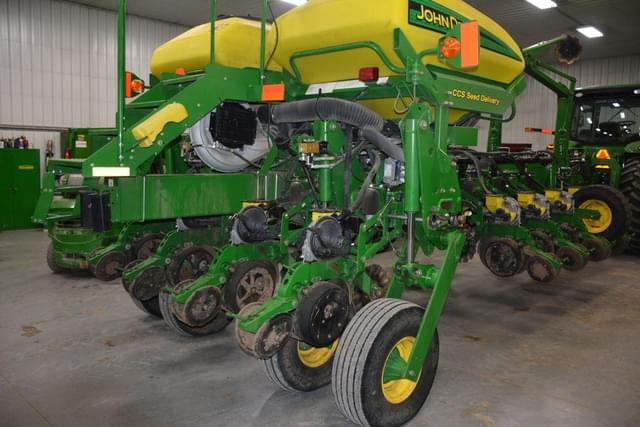Image of John Deere 1770 equipment image 4