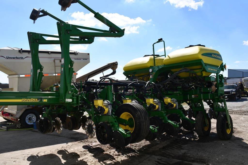 Image of John Deere 1770 Primary image