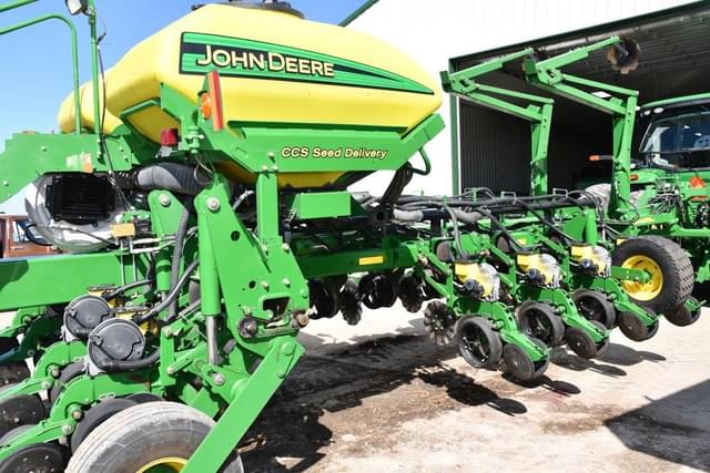 Image of John Deere 1770 equipment image 1