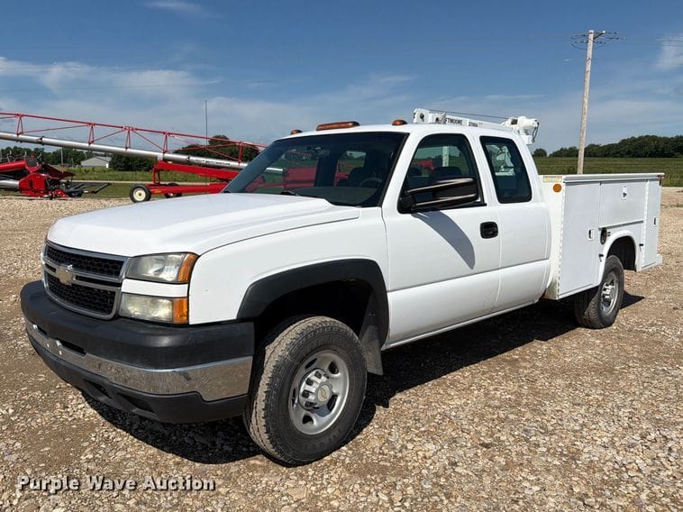 2006 Chevrolet 2500HD Equipment Image0