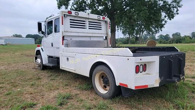 Image of Freightliner FL60 equipment image 2