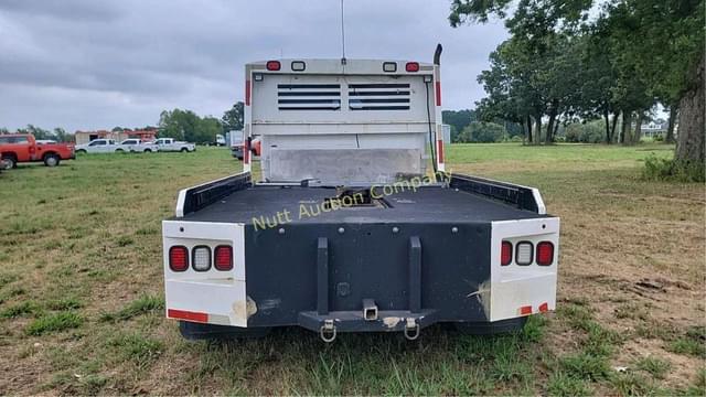Image of Freightliner FL60 equipment image 3