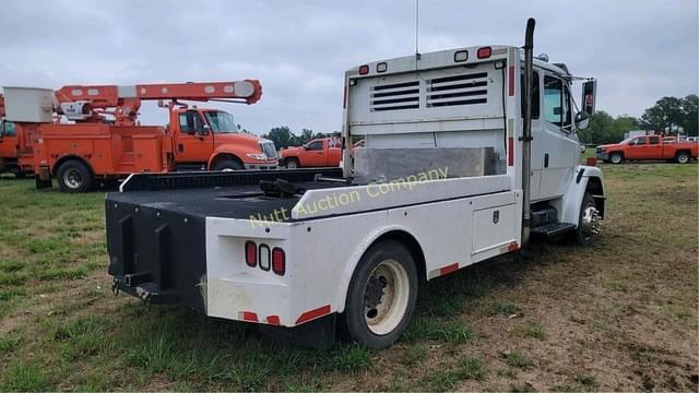 Image of Freightliner FL60 equipment image 4