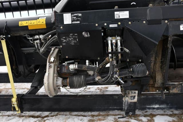 Image of MacDon FD75S equipment image 3