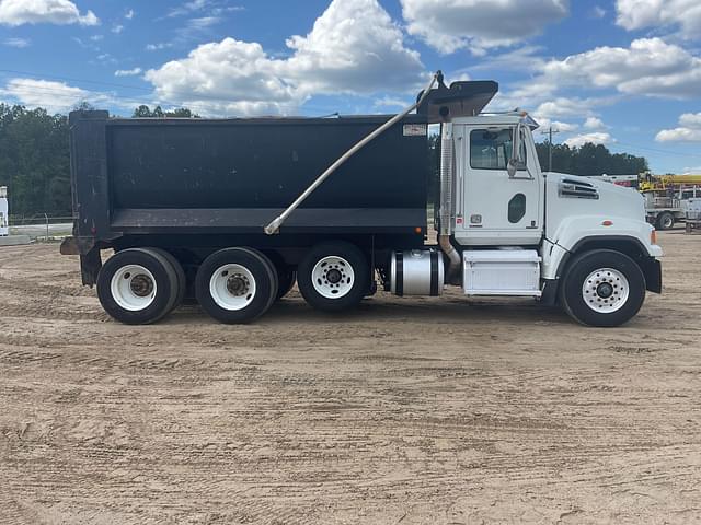 Image of Western Star 4700 equipment image 3