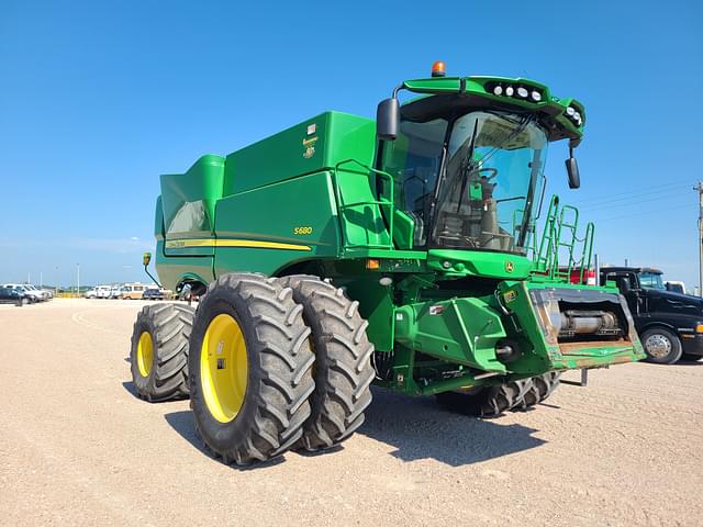 Image of John Deere S680 equipment image 1