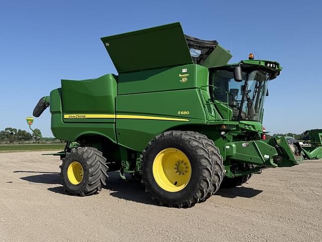 Image of John Deere S680 equipment image 2