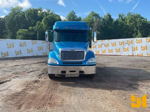 Image of Freightliner Cascadia equipment image 1