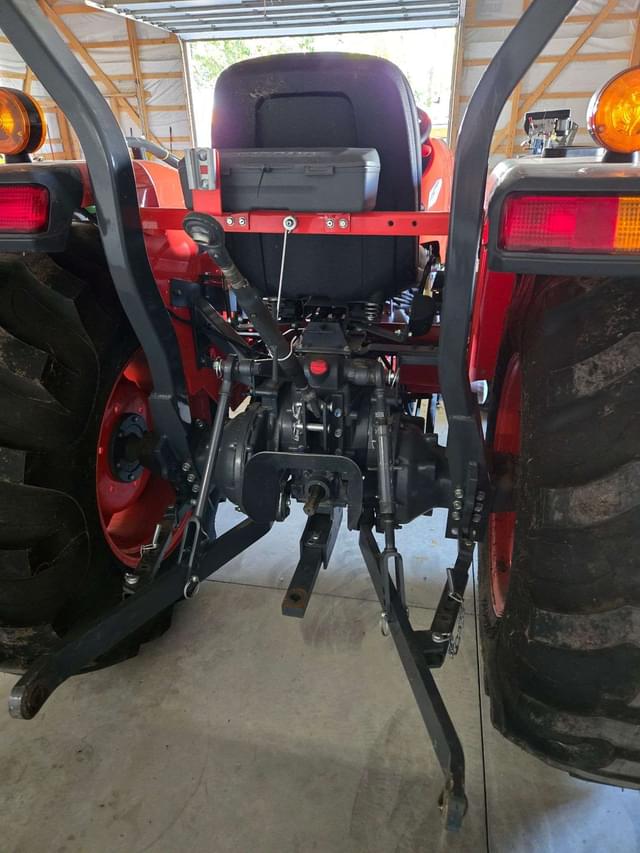 Image of Kubota L4701 equipment image 2