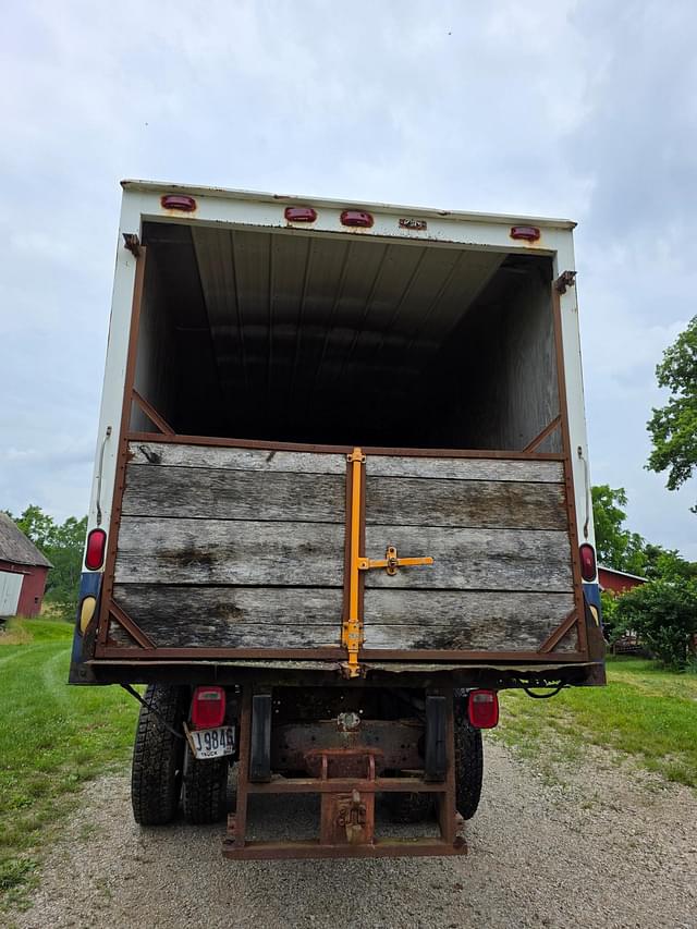 Image of Chevrolet C6500 equipment image 4