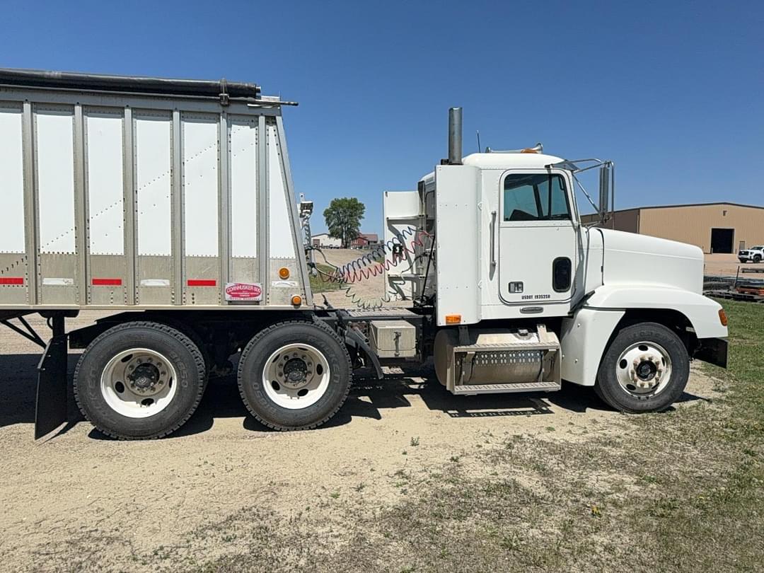 Image of Freightliner FLD120 Image 0
