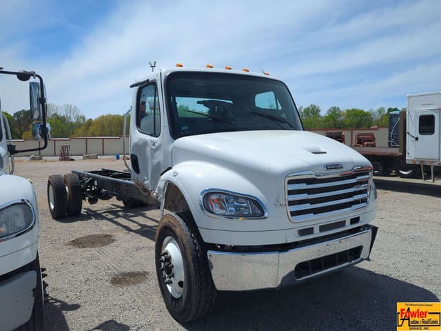 Image of Freightliner M2 equipment image 1