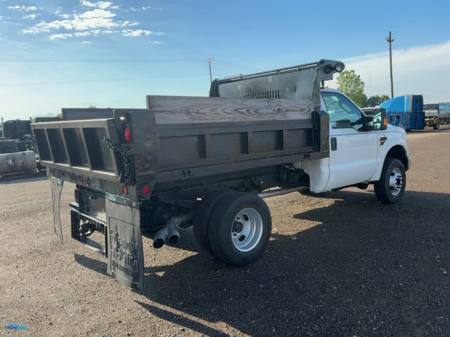 Image of Ford F-350 equipment image 2