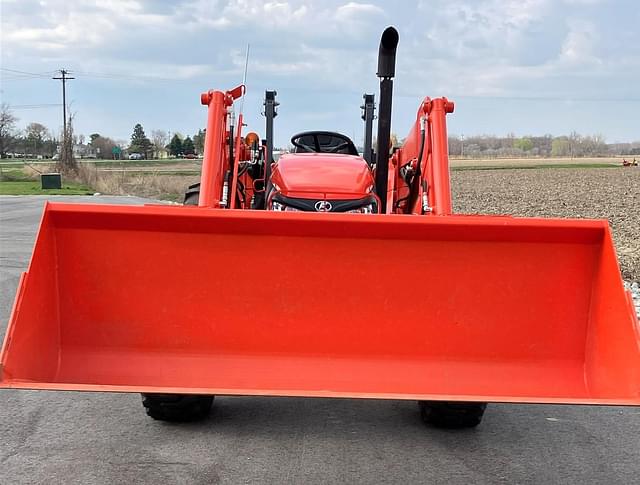Image of Kubota M7060 equipment image 2