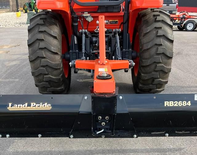Image of Kubota M7060 equipment image 4