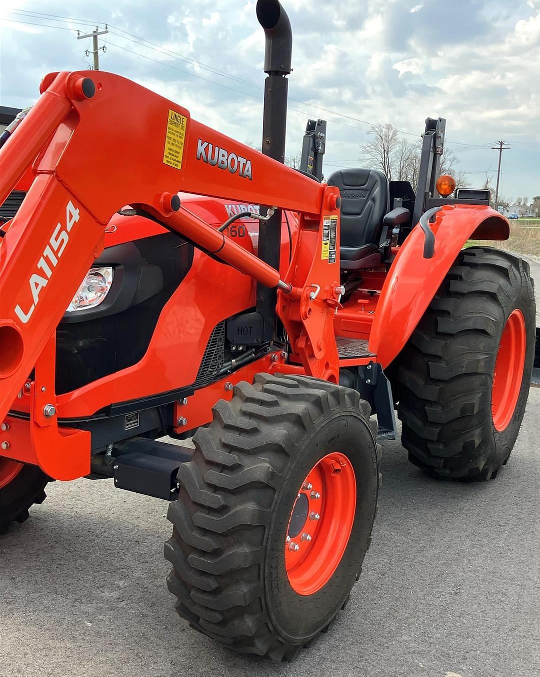 Image of Kubota M7060 Primary image