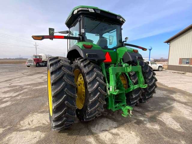 Image of John Deere 8R 230 equipment image 3