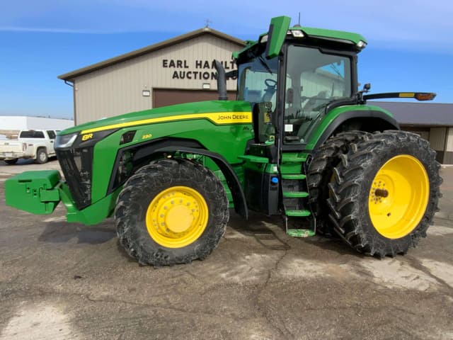 Image of John Deere 8R 230 equipment image 1
