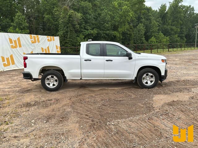 Image of Chevrolet 1500 equipment image 3