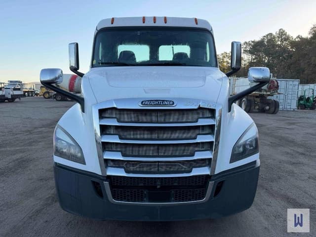 Image of Freightliner Cascadia 126 equipment image 1