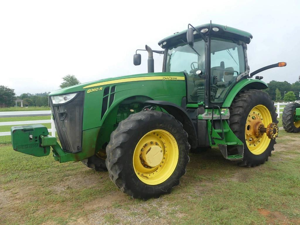 Image of John Deere 8260R Primary image