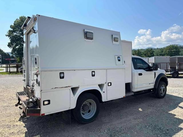 Image of Ford F-550 equipment image 3