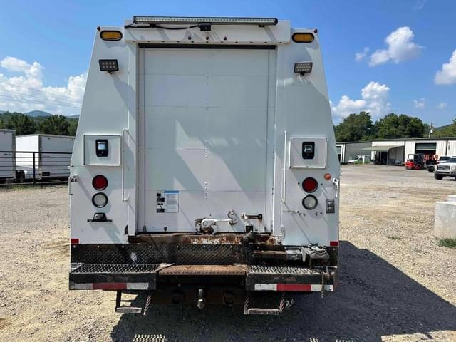 Image of Ford F-550 equipment image 4