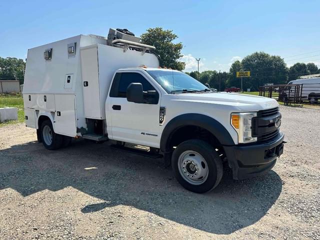 Image of Ford F-550 equipment image 1