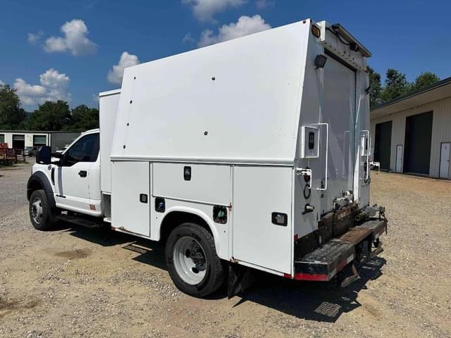 Image of Ford F-550 equipment image 2