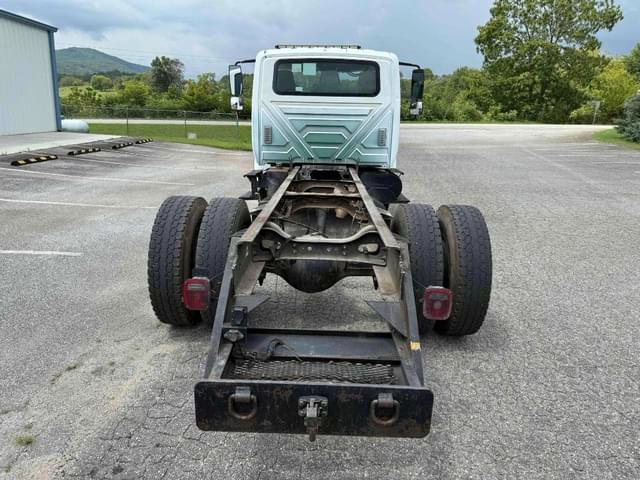 Image of International 4300 equipment image 3