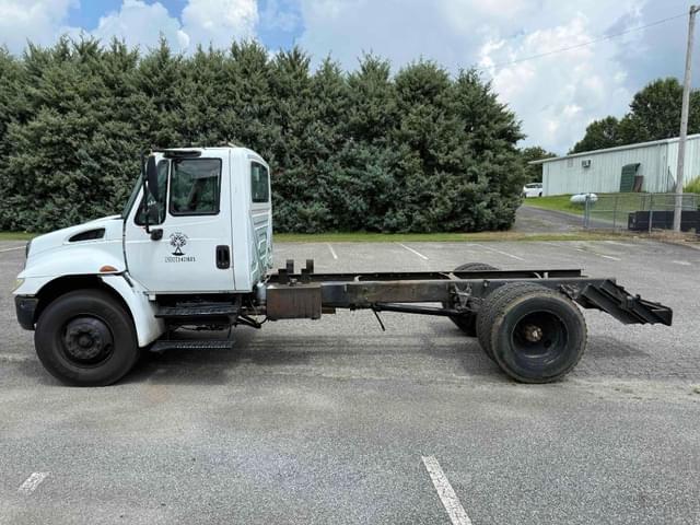 Image of International 4300 equipment image 1