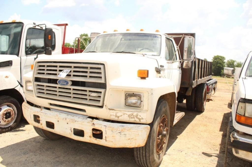 1993 Ford 700 Equipment Image0