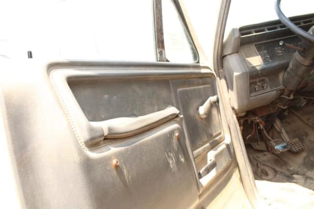 Image of Ford 700 equipment image 1