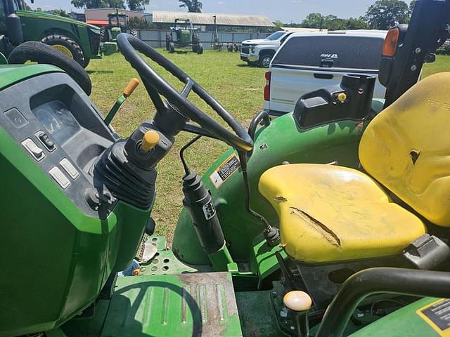 Image of John Deere 5065E equipment image 1