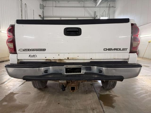 Image of Chevrolet 2500HD equipment image 4