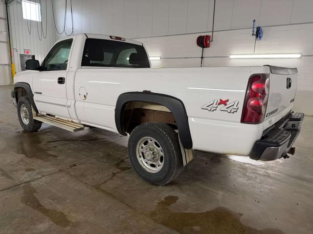 Image of Chevrolet 2500HD equipment image 2