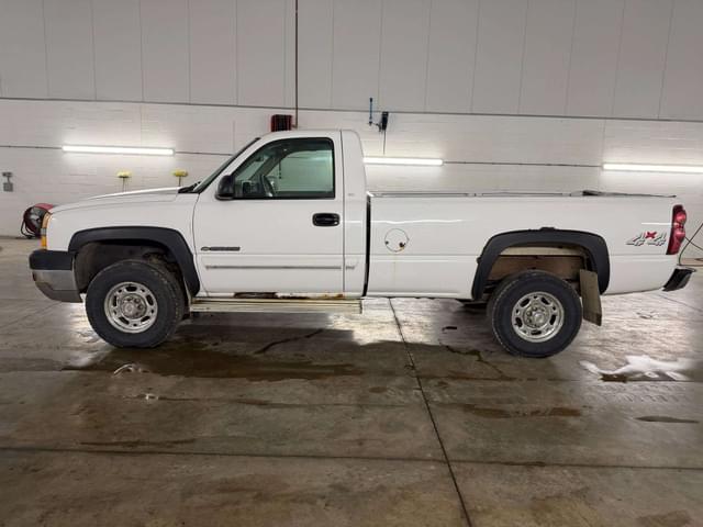 Image of Chevrolet 2500HD equipment image 1