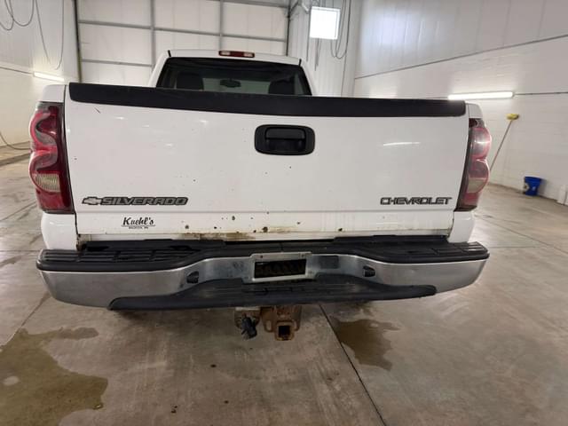 Image of Chevrolet 2500HD equipment image 3