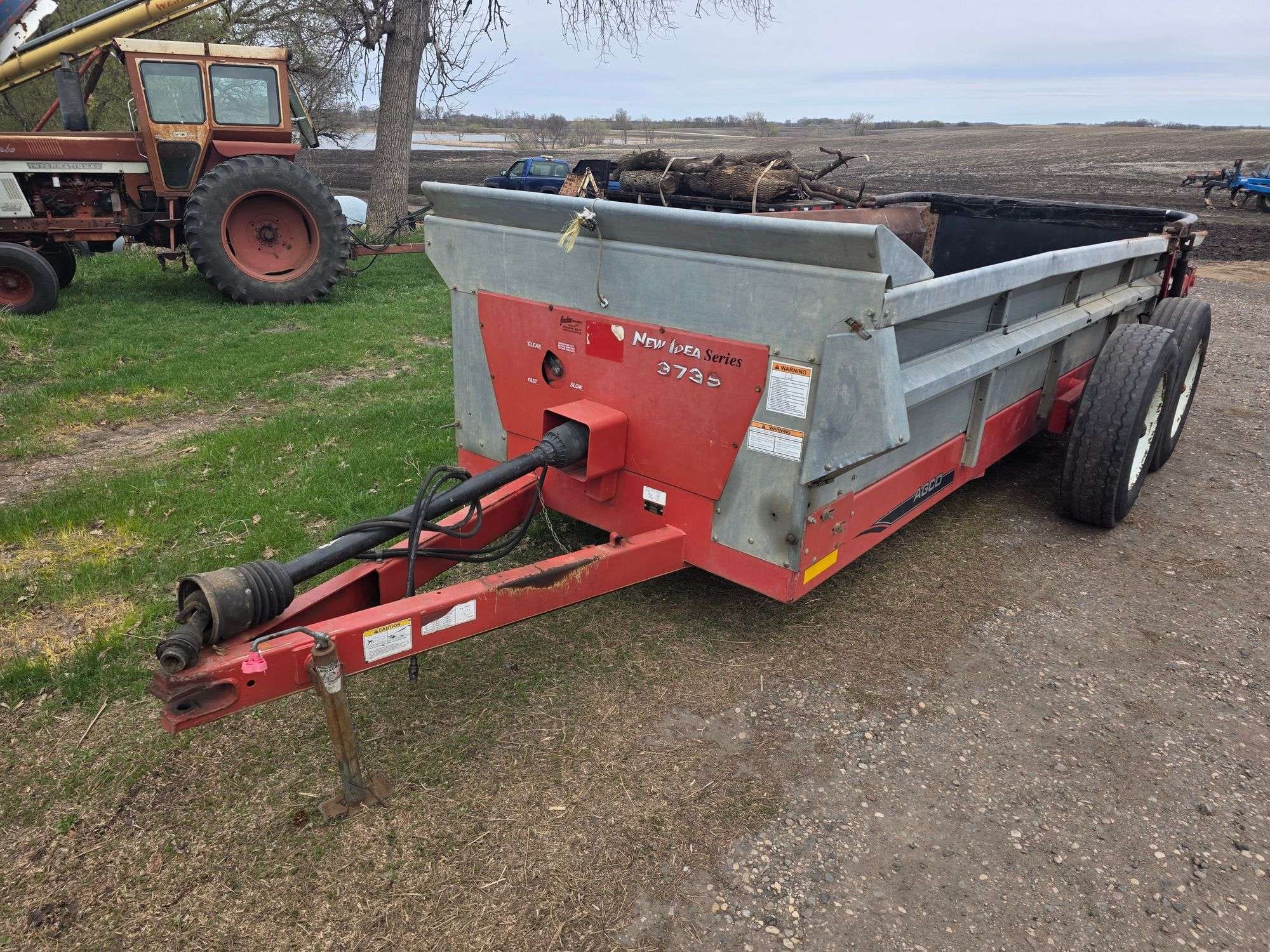 New Idea 3739 Equipment Image0