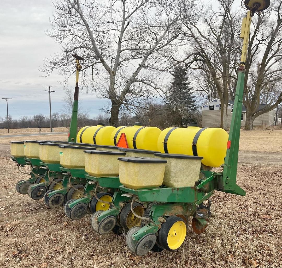 Image of John Deere 7000 Image 1