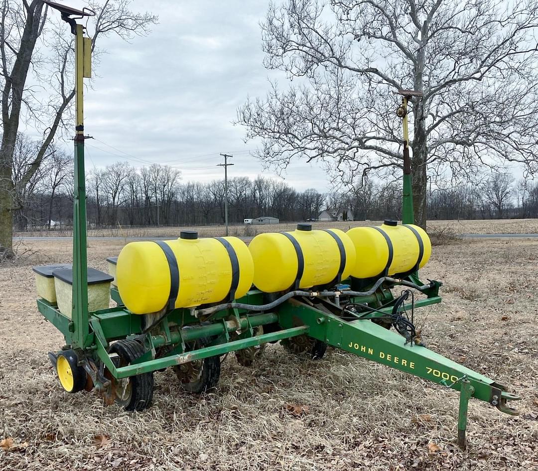 Image of John Deere 7000 Image 0