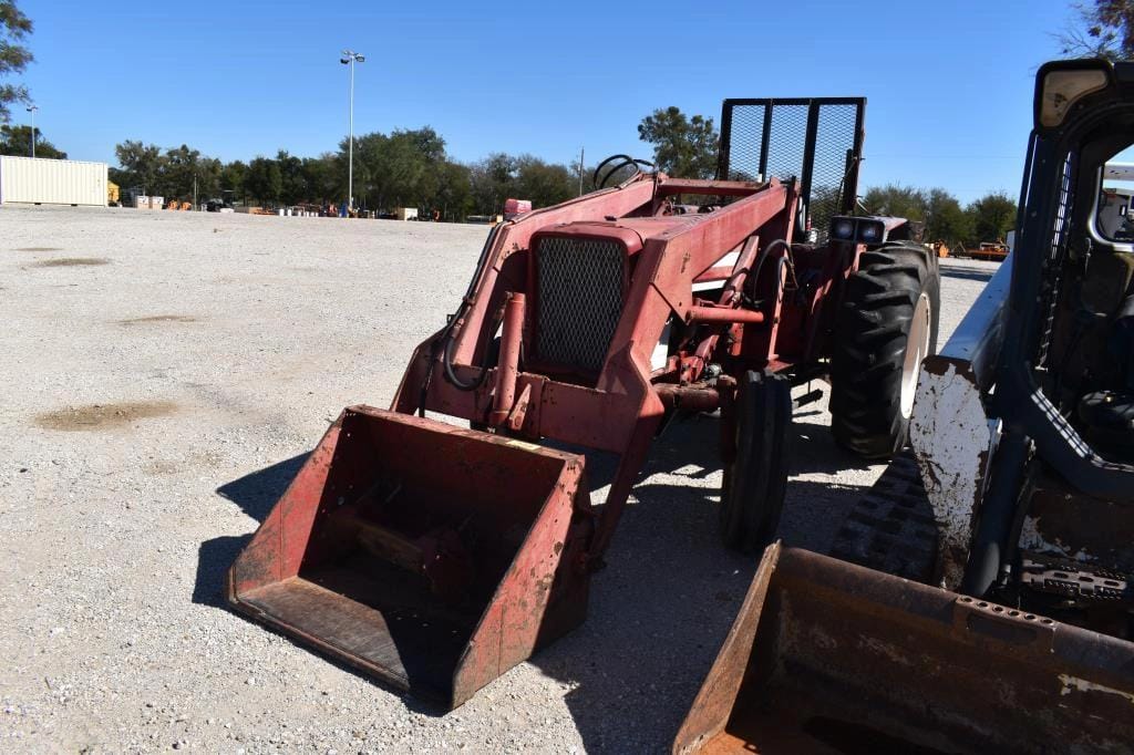 Case IH 585 Equipment Image0
