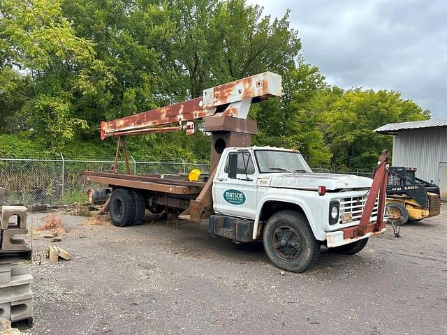 Image of Ford F-700 equipment image 4