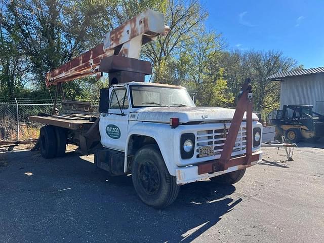 Image of Ford F-700 equipment image 3