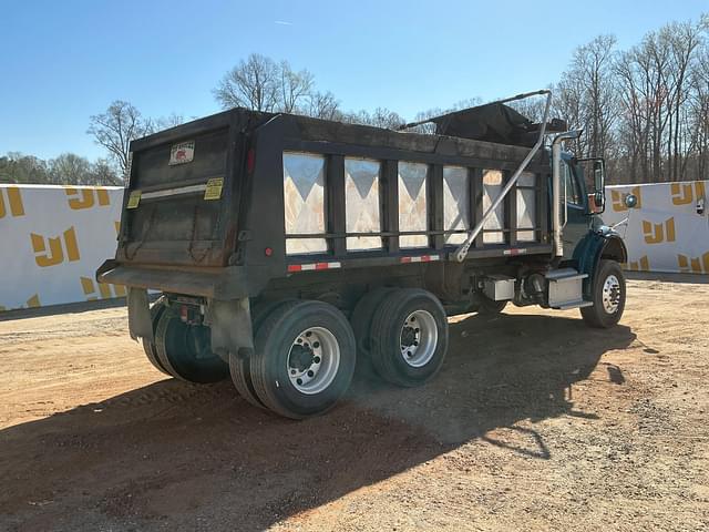 Image of Freightliner M2 equipment image 4
