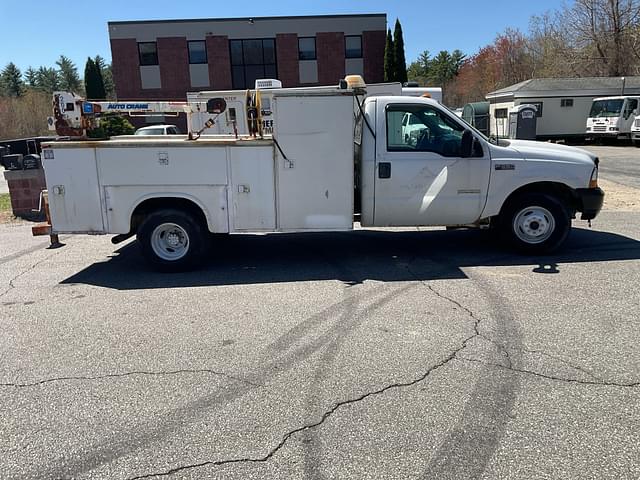 Image of Ford F-350 equipment image 3