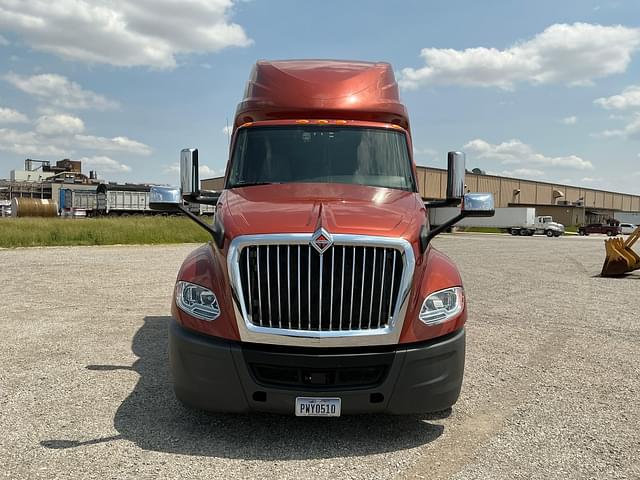 Image of International LT625 equipment image 1
