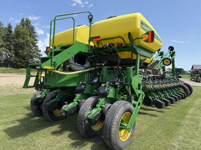 Image of John Deere 1770 equipment image 4