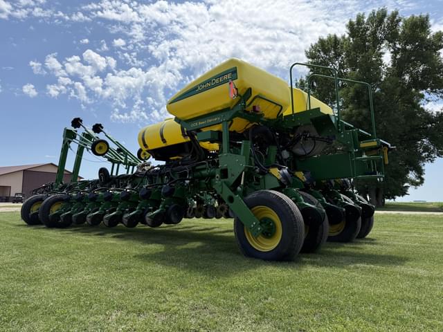 Image of John Deere 1770 equipment image 2