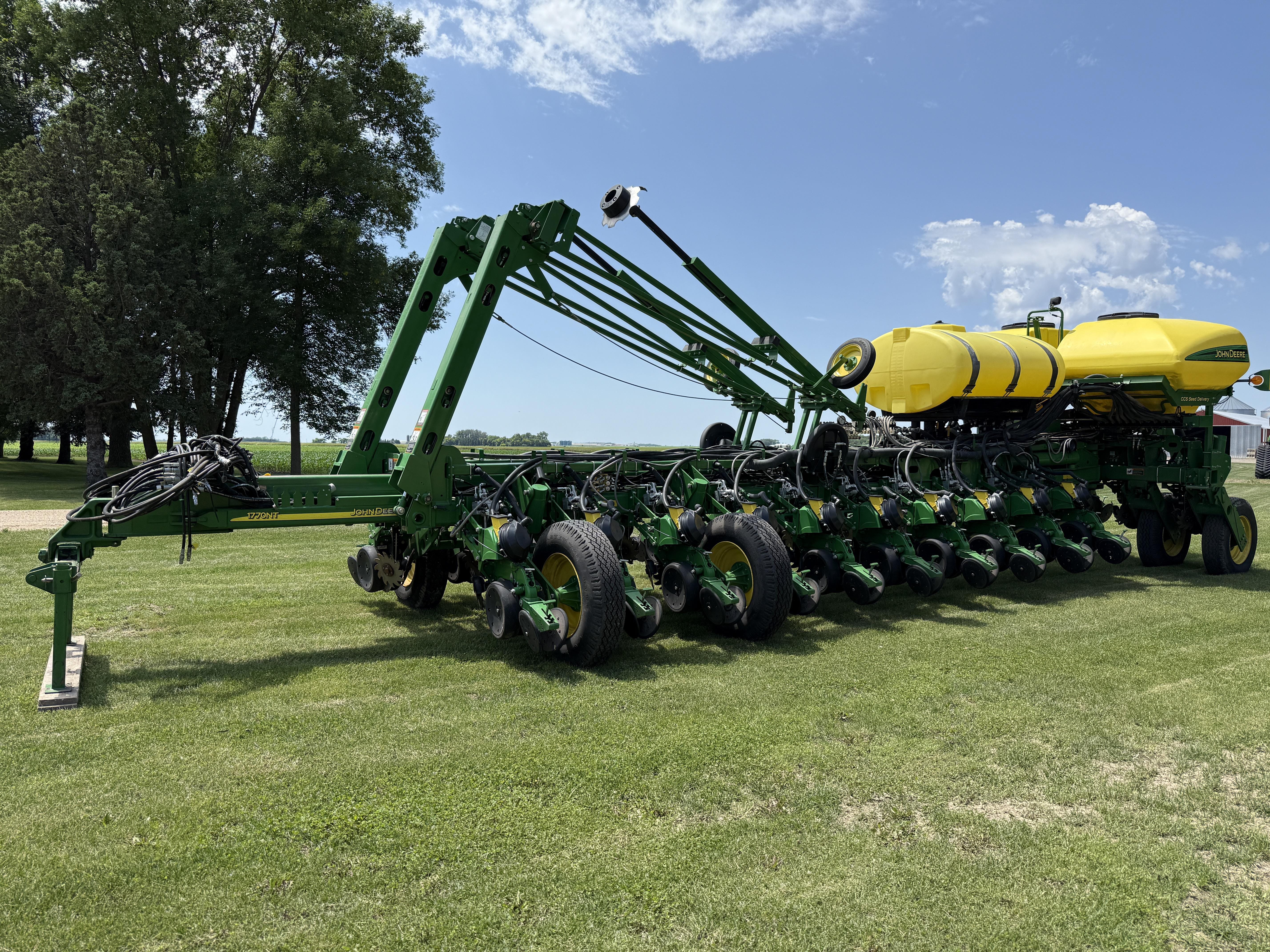 2014 John Deere 1770 Equipment Image0